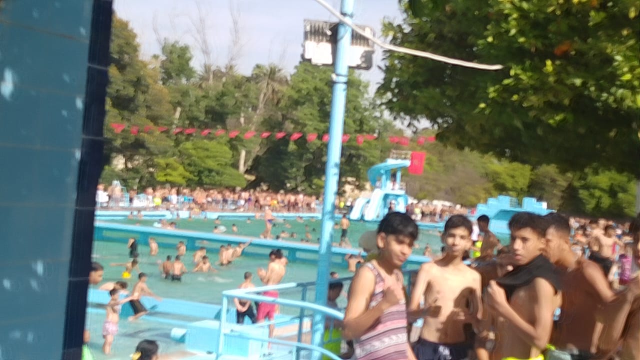 إعلان افتتاح المسبح البلدي الحبّول في مكناس لصيف 2025