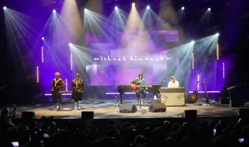 موازين 2025 .. الجمهور يستمتع بموسيقى السول في حفل المغني مايكل كيوانواكا