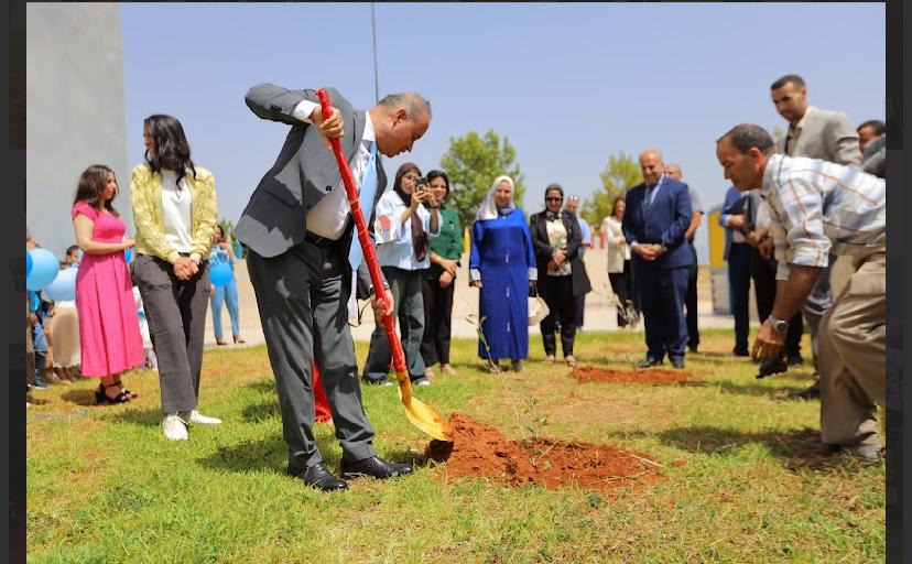 سفيرة الوحدة الترابية و المديرة التربوية لمجموعة مدارس لافوندسيون وسعادة سفير جمهورية العراق السيد عماد مرزا وسعادة سفير جمهورية مصر العربية السيد احمد نهاد عبد اللطيف وعمداء الجامعات و اكادميين ودكاترة وباحثين ، يفتتحون ملتقى لافوندسيون للتربية البيئية والتنمية المستدامة في دورته الثالثة
