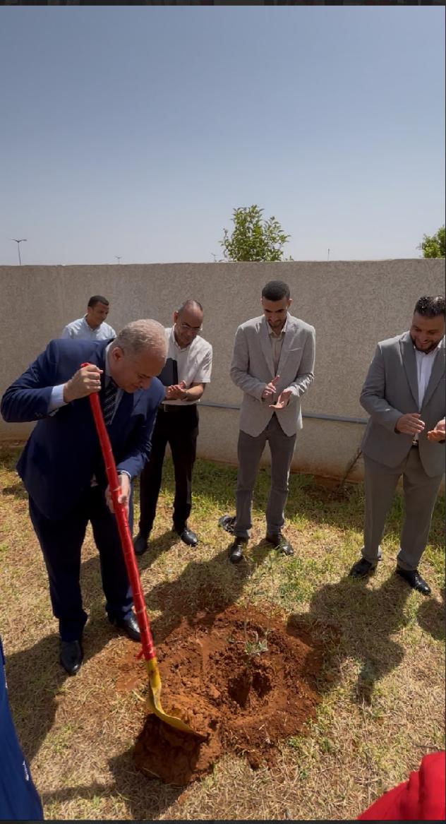 سفيرة الوحدة الترابية و المديرة التربوية لمجموعة مدارس لافوندسيون وسعادة سفير جمهورية العراق السيد عماد مرزا وسعادة سفير جمهورية مصر العربية السيد احمد نهاد عبد اللطيف وعمداء الجامعات و اكادميين ودكاترة وباحثين ، يفتتحون ملتقى لافوندسيون للتربية البيئية والتنمية المستدامة في دورته الثالثة