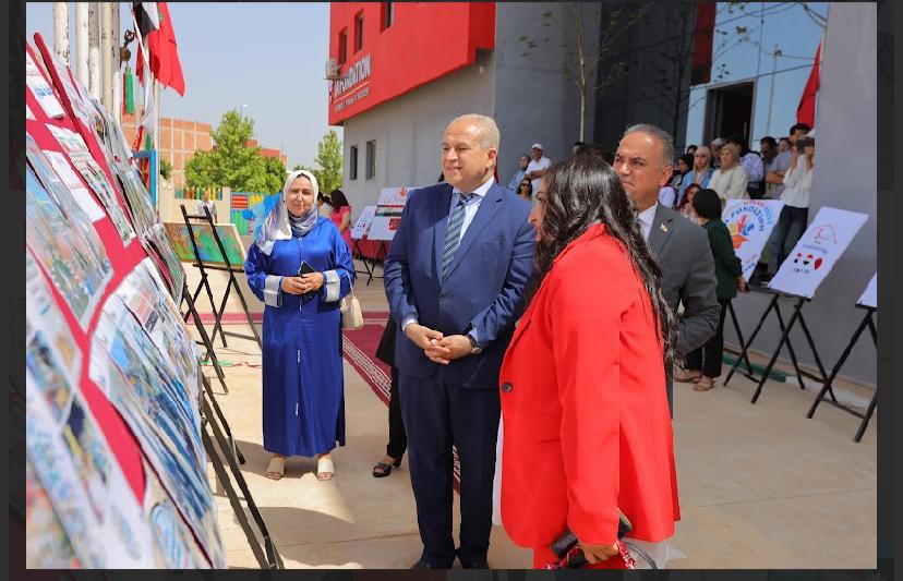 سفيرة الوحدة الترابية و المديرة التربوية لمجموعة مدارس لافوندسيون وسعادة سفير جمهورية العراق السيد عماد مرزا وسعادة سفير جمهورية مصر العربية السيد احمد نهاد عبد اللطيف وعمداء الجامعات و اكادميين ودكاترة وباحثين ، يفتتحون ملتقى لافوندسيون للتربية البيئية والتنمية المستدامة في دورته الثالثة