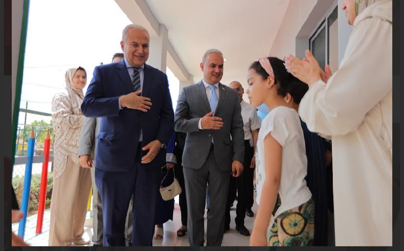 سفيرة الوحدة الترابية و المديرة التربوية لمجموعة مدارس لافوندسيون وسعادة سفير جمهورية العراق السيد عماد مرزا وسعادة سفير جمهورية مصر العربية السيد احمد نهاد عبد اللطيف وعمداء الجامعات و اكادميين ودكاترة وباحثين ، يفتتحون ملتقى لافوندسيون للتربية البيئية والتنمية المستدامة في دورته الثالثة