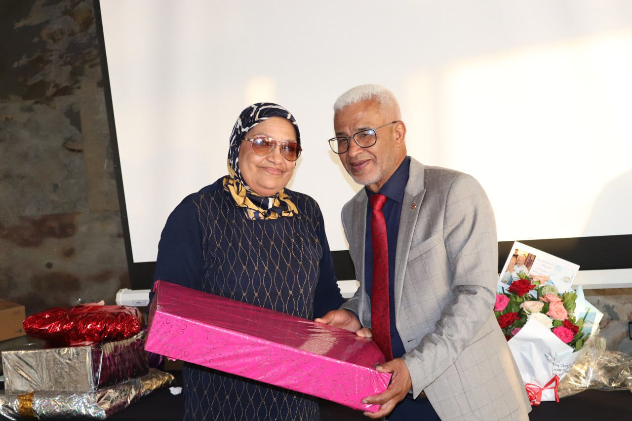 تقاعد لا يشبه الغياب: البريدية تودّع نبضها الإداري في وداع يليق بالكبار تقاعد لا يشبه الغياب: البريدية تودّع نبضها الإداري في وداع يليق بالكبار