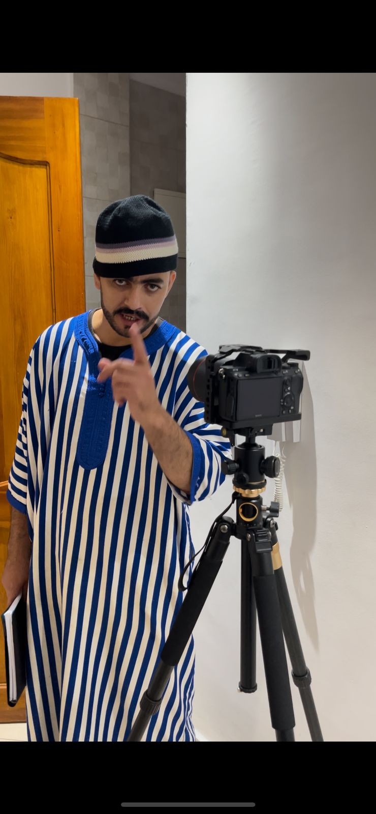 أريفينو.. نجم الكوميديا ابن الحسيمة الذي غزا العالم الافتراضي