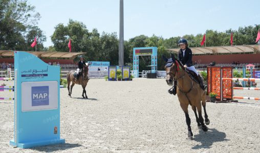 إقصائيات بطولة المغرب لأقل من 13 سنة للقفز على الحواجز.. الفارسة آيت منا والفارس لعطاوي يفوزان مناصفة بجائزة وكالة المغرب العربي للأنباء إقصائيات بطولة المغرب لأقل من 13 سنة للقفز على الحواجز.. الفارسة آيت منا والفارس لعطاوي يفوزان مناصفة بجائزة وكالة المغرب العربي للأنباء