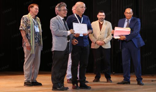 المهرجان الدولي للمسرح الجامعي للدار البيضاء.. المسرحية الإيطالية “قصص رائعة لبقية الحياة” تتوج بالجائزة الكبرى للدورة الـ37 المهرجان الدولي للمسرح الجامعي للدار البيضاء.. المسرحية الإيطالية “قصص رائعة لبقية الحياة” تتوج بالجائزة الكبرى للدورة الـ37