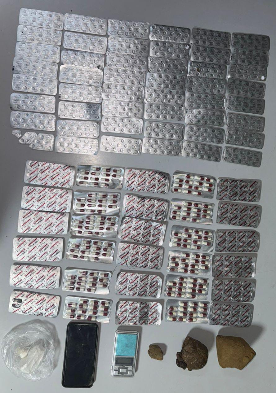 فرقة محاربة العصابات بمكناس تطيح بشخص من ذوي السوابق القضائية لتورطه في قضية تتعلق بحيازة وترويج المخدرات والمؤثرات العقلية فرقة محاربة العصابات بمكناس تطيح بشخص من ذوي السوابق القضائية لتورطه في قضية تتعلق بحيازة وترويج المخدرات والمؤثرات العقلية