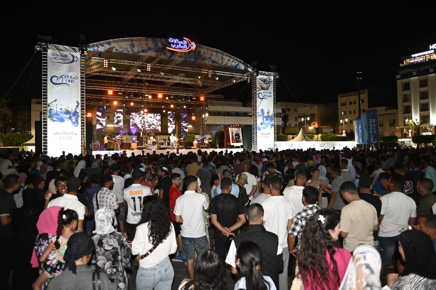 الحسيمة تحتفي بالصيف: انطلاق مهرجان الشواطئ لاتصالات المغرب وسط أجواء احتفالية متميزة الحسيمة تحتفي بالصيف: انطلاق مهرجان الشواطئ لاتصالات المغرب وسط أجواء احتفالية متميزة