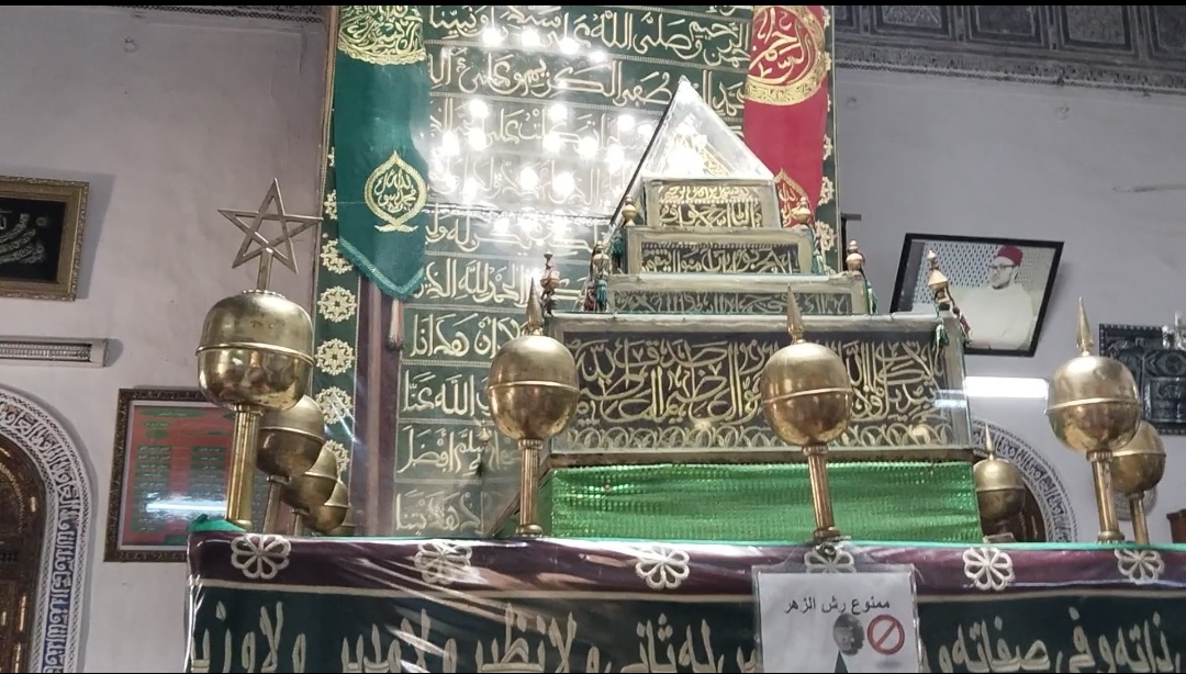 زيارة ضيوف مهرجان عيساوة لضريح الهادي بنعيسى تجسد دور هدا الوالي الصالح في خدمة الطريقة الصوفية زيارة ضيوف مهرجان عيساوة لضريح الهادي بنعيسى تجسد دور هدا الوالي الصالح في خدمة الطريقة الصوفية