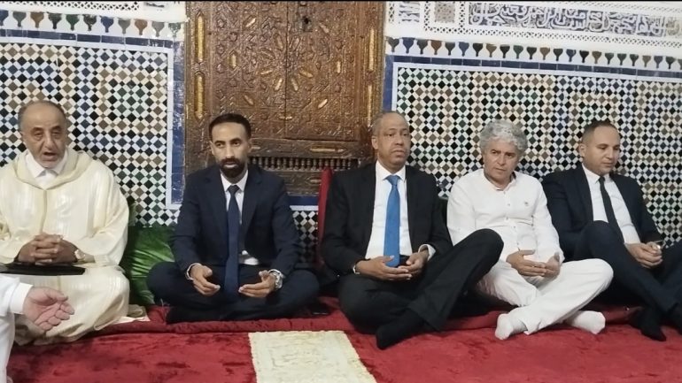 زيارة ضيوف مهرجان عيساوة لضريح الهادي بنعيسى تجسد دور هدا الوالي الصالح في خدمة الطريقة الصوفية زيارة ضيوف مهرجان عيساوة لضريح الهادي بنعيسى تجسد دور هدا الوالي الصالح في خدمة الطريقة الصوفية