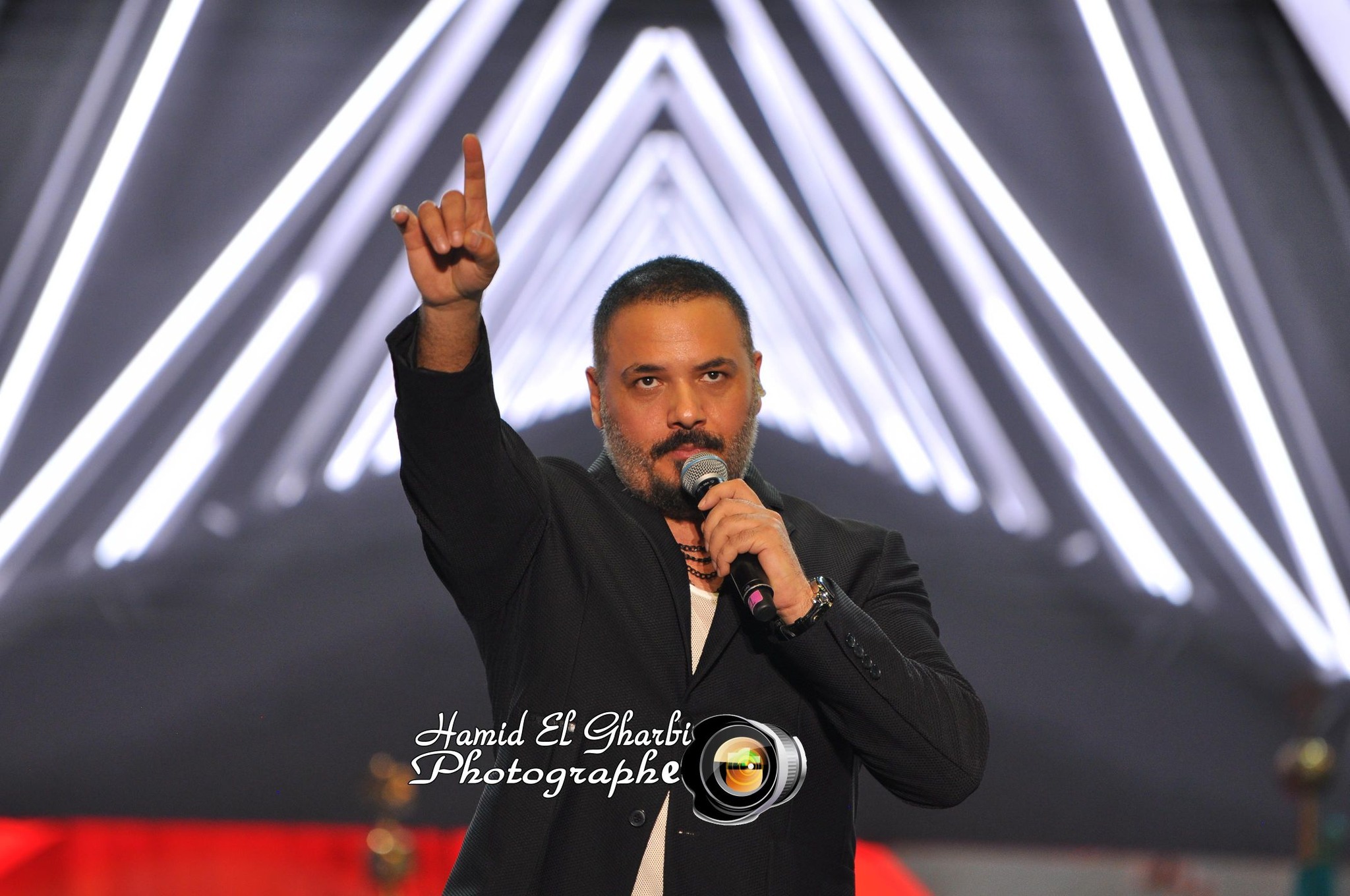 الفنان رامي عياش يشعل منصة ساحة الهديم الفنان رامي عياش يشعل منصة ساحة الهديم