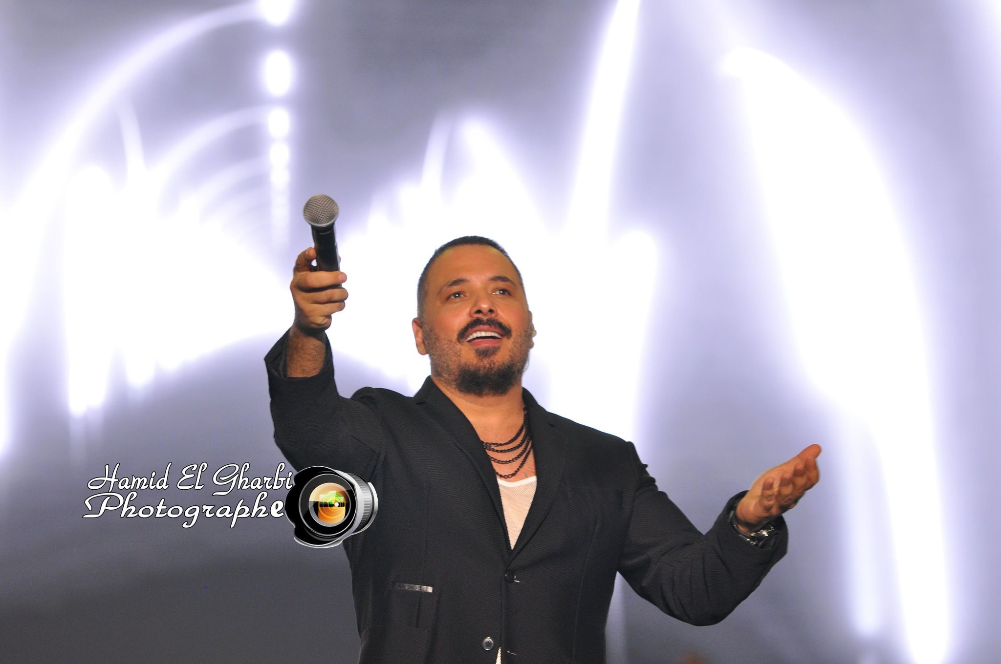 الفنان رامي عياش يشعل منصة ساحة الهديم الفنان رامي عياش يشعل منصة ساحة الهديم