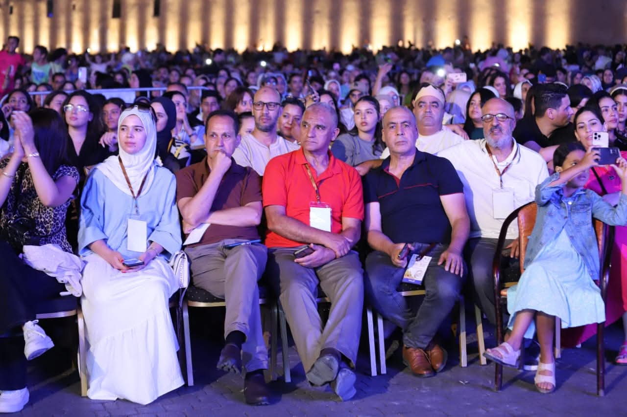 أزيد من 300 ألف شخص تتبعوا فقراته مهرجان عيساوة بمكناس يؤكد مكانته ضمن أبرز المواعيد الثقافية بالمغرب أزيد من 300 ألف شخص تتبعوا فقراته مهرجان عيساوة بمكناس يؤكد مكانته ضمن أبرز المواعيد الثقافية بالمغرب