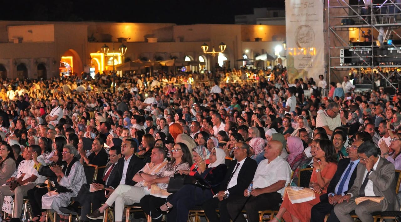أزيد من 300 ألف شخص تتبعوا فقراته مهرجان عيساوة بمكناس يؤكد مكانته ضمن أبرز المواعيد الثقافية بالمغرب أزيد من 300 ألف شخص تتبعوا فقراته مهرجان عيساوة بمكناس يؤكد مكانته ضمن أبرز المواعيد الثقافية بالمغرب