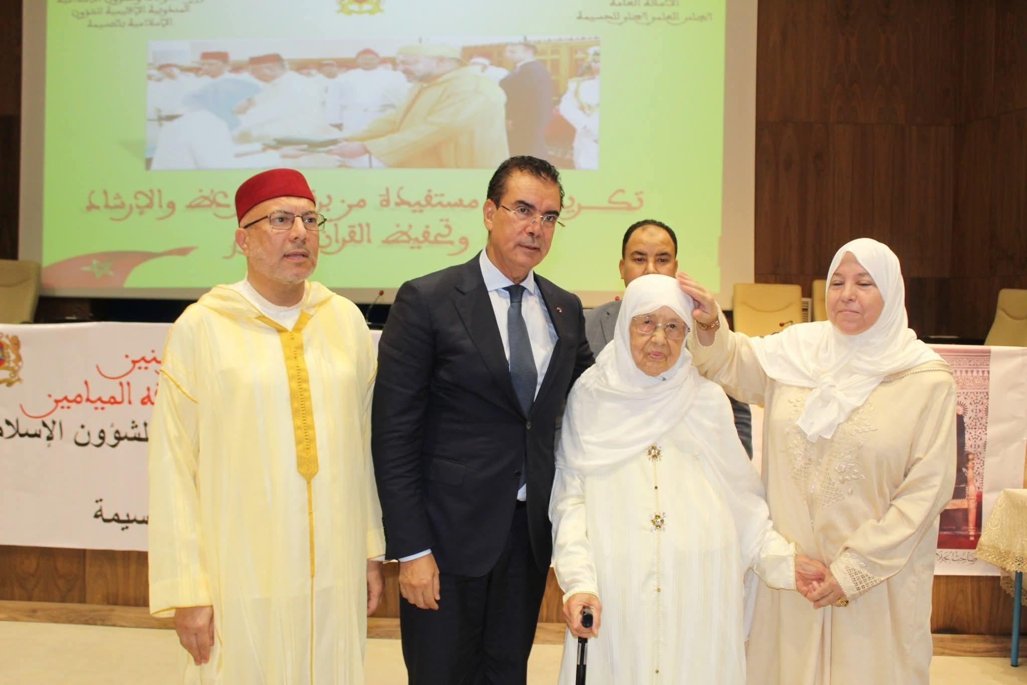 الحسيمة تختتم مهرجانها القرآني الأول بتكريم لافت لحفظة كتاب الله الحسيمة تختتم مهرجانها القرآني الأول بتكريم لافت لحفظة كتاب الله