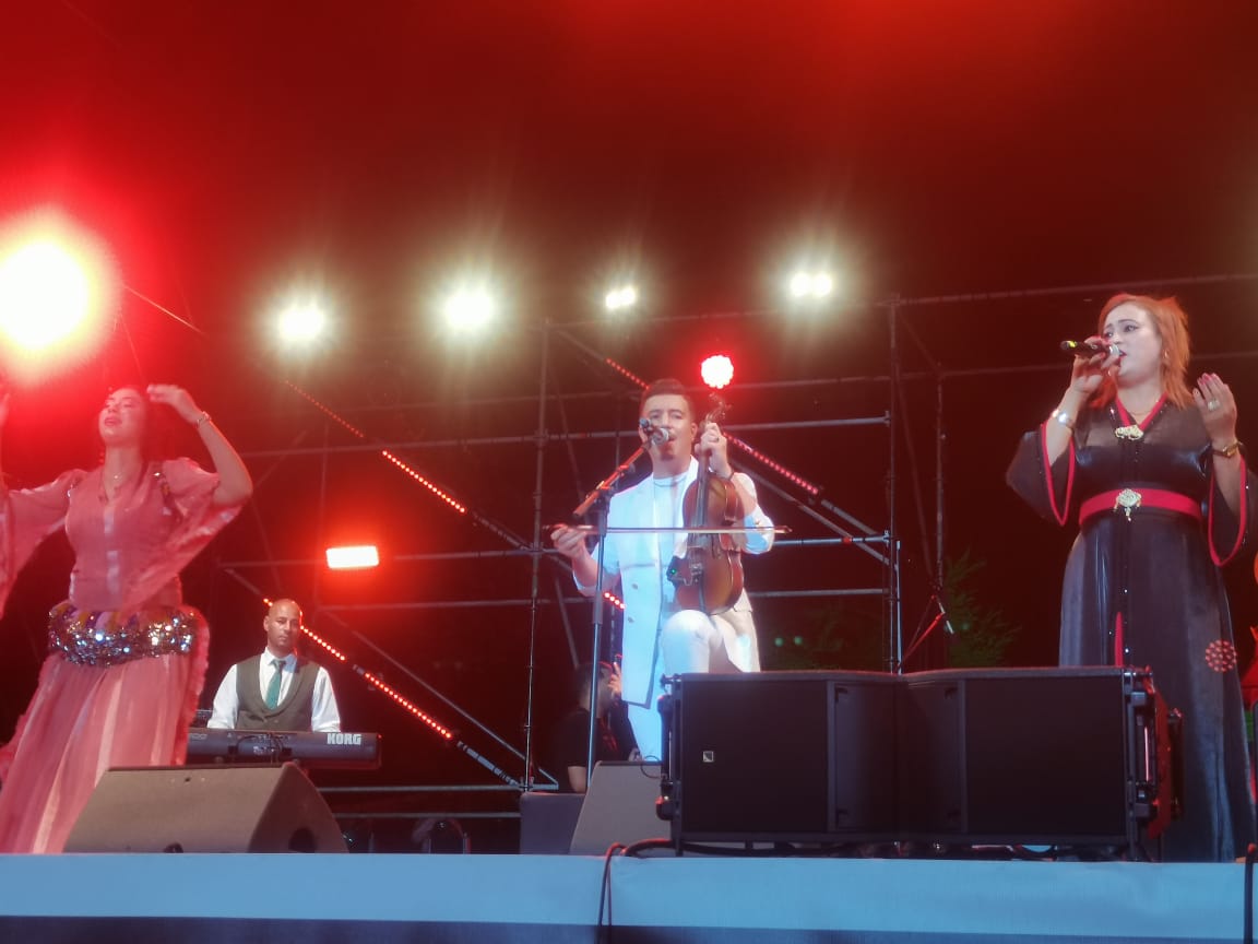 مهرجان إفران الدولي النسخة السابعة يستقطب ازيد من 300الف زائر مهرجان إفران الدولي النسخة السابعة يستقطب ازيد من 300الف زائر