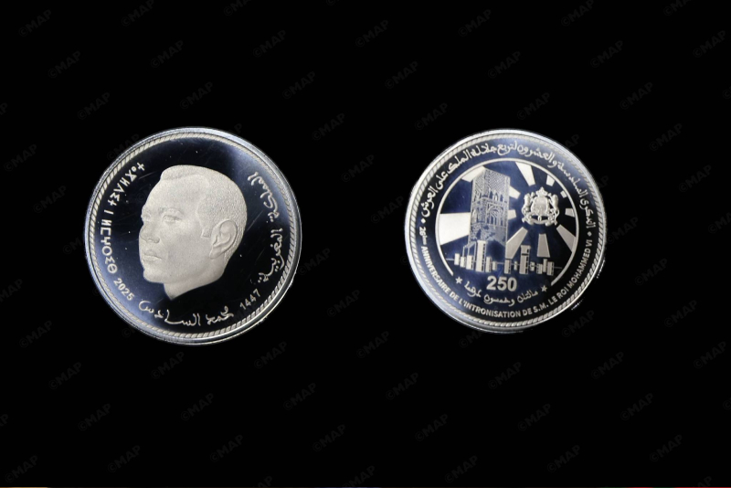 بنك المغرب يصدر قطعة نقدية تذكارية بمناسبة عيد العرش المجيد بنك المغرب يصدر قطعة نقدية تذكارية بمناسبة عيد العرش المجيد