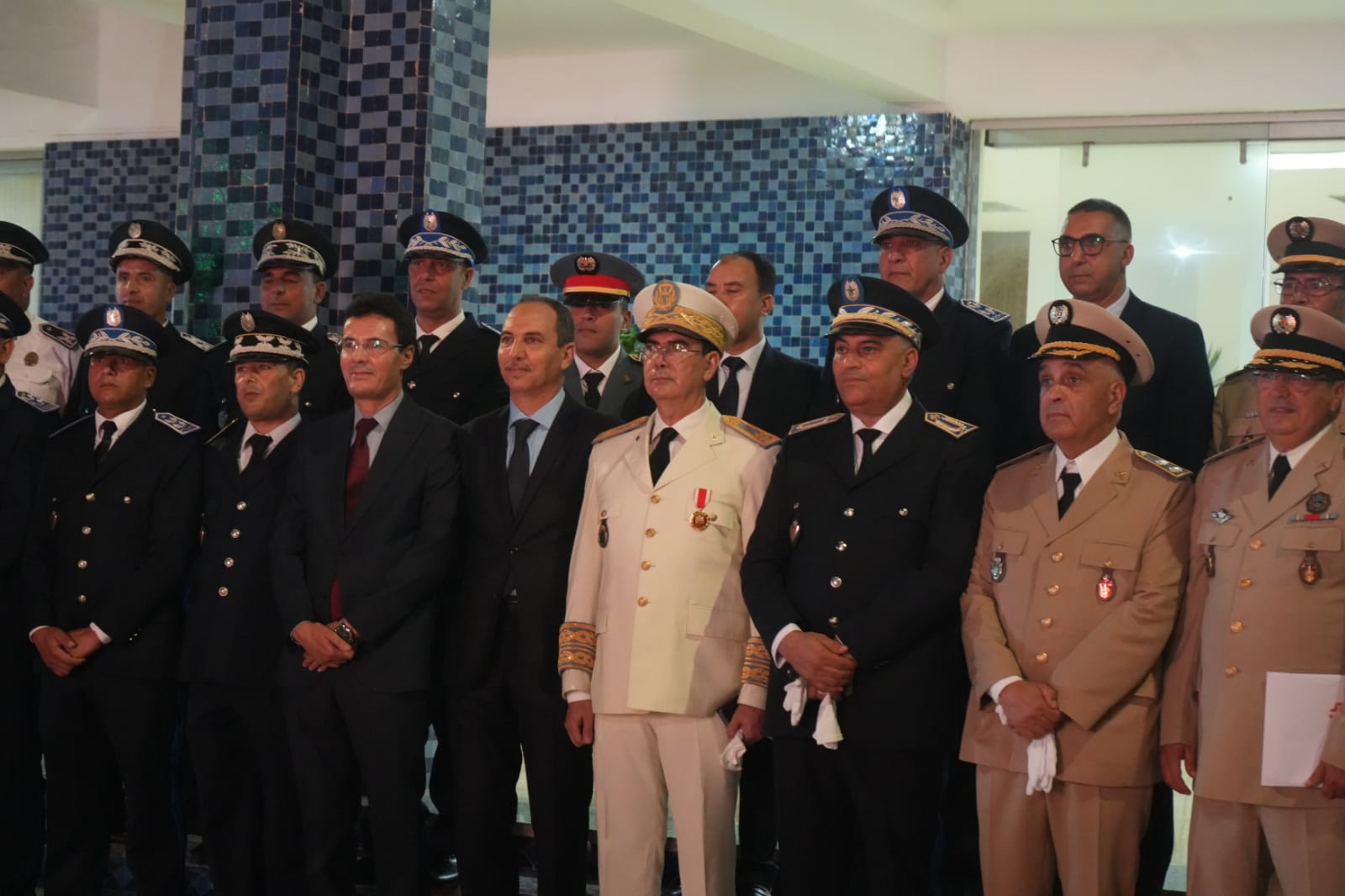 بمناسبة الذكرى الـ26 لاعتلاء جلالة الملك العرش.. عامل إقليم الحسيمة يترأس حفل الإنصات للخطاب الملكي ويُوشّح أحد المنعم عليهم