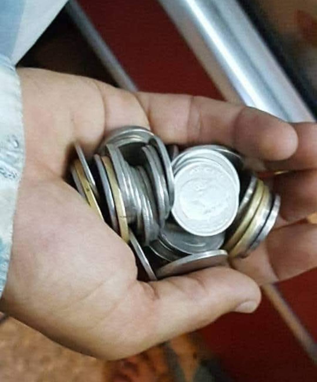 التسول الموسمي في الحسيمة... وجه آخر لموسم الجود مع بداية كل صيف، ومع عودة الجالية المغربية إلى أرض الوطن