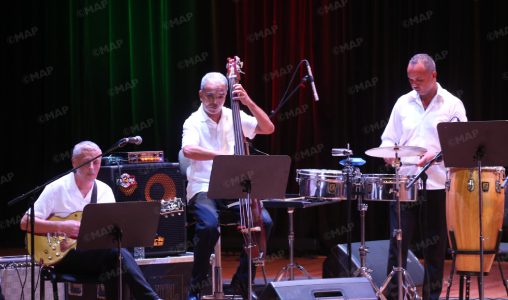 عيد العرش.. الأوركسترا السيمفونية تمتع جمهور البيضاء بمقطوعات من موسيقى الجاز عيد العرش.. الأوركسترا السيمفونية تمتع جمهور البيضاء بمقطوعات من موسيقى الجاز