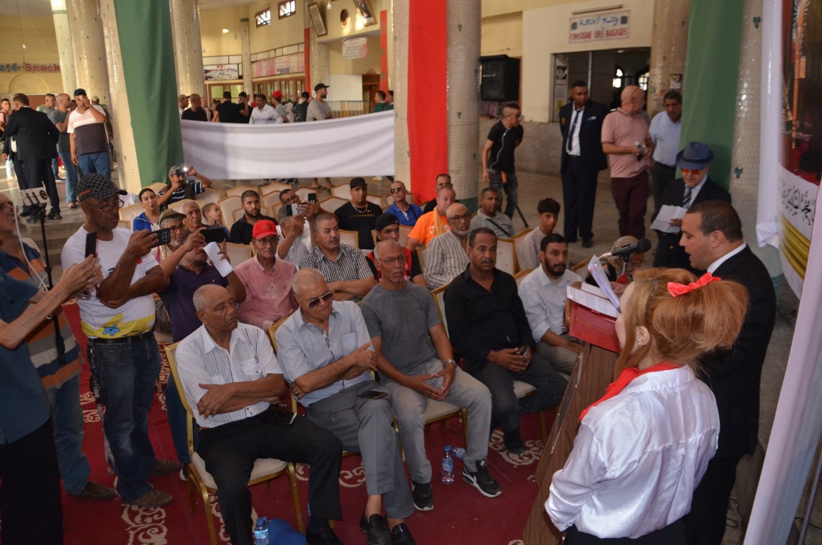 مهنيوا نقل المسافرين بمكناس يحتفلون بذكرى عيد العرش ويكرمون وجوها مهنية وإدارية مهنيوا نقل المسافرين بمكناس يحتفلون بذكرى عيد العرش ويكرمون وجوها مهنية وإدارية