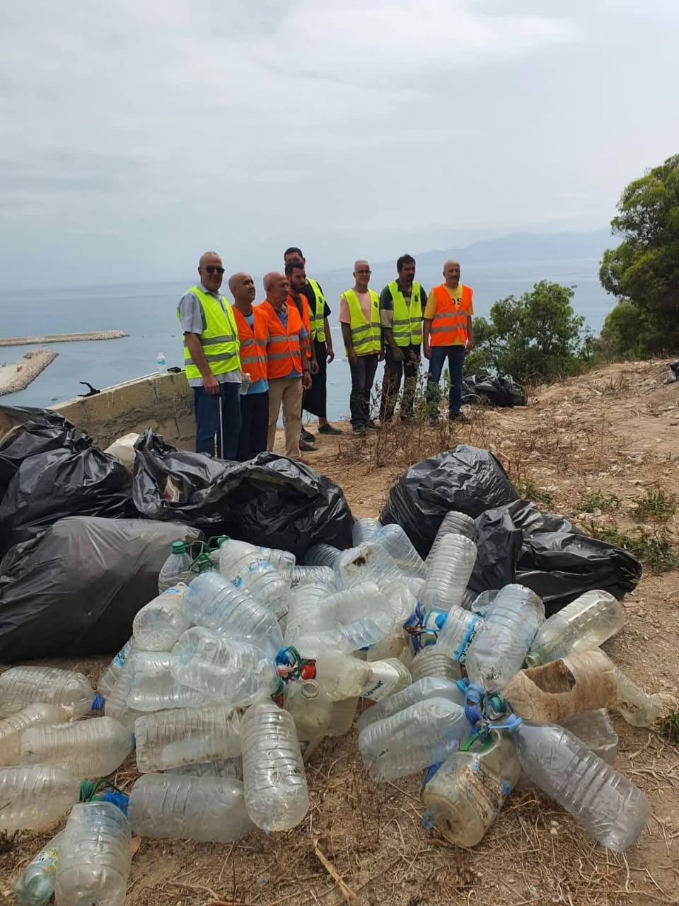 حملة بيئية بجبل موروبييخو.. جمعية ميرامار تنخرط في حماية الفضاءات الطبيعية بالحسيمة حملة بيئية بجبل موروبييخو.. جمعية ميرامار تنخرط في حماية الفضاءات الطبيعية بالحسيمة