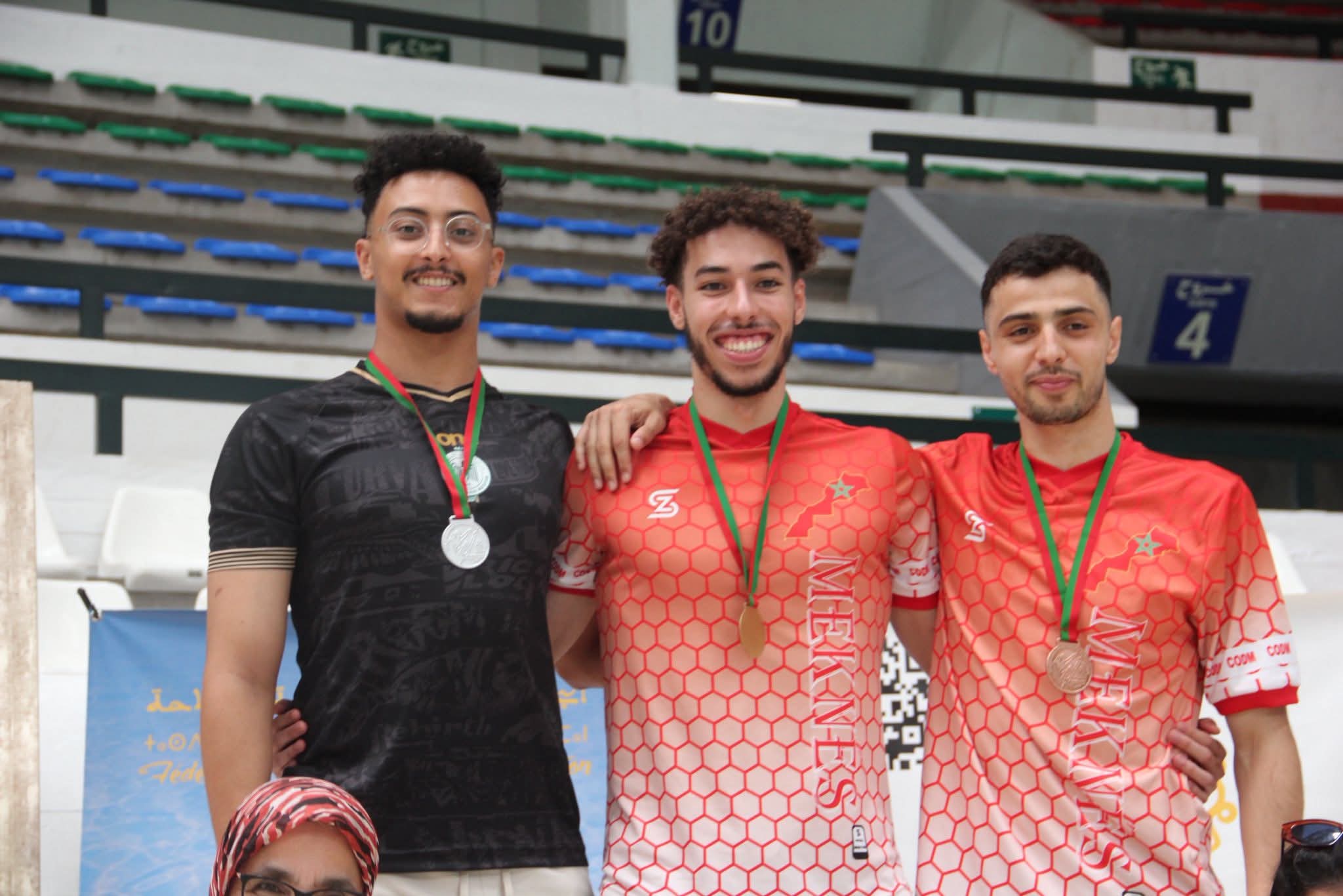 النادي المكناسي للسباحة يتوج بطلا للمغرب بعد تفوق كاسح على الأندية الوطنية