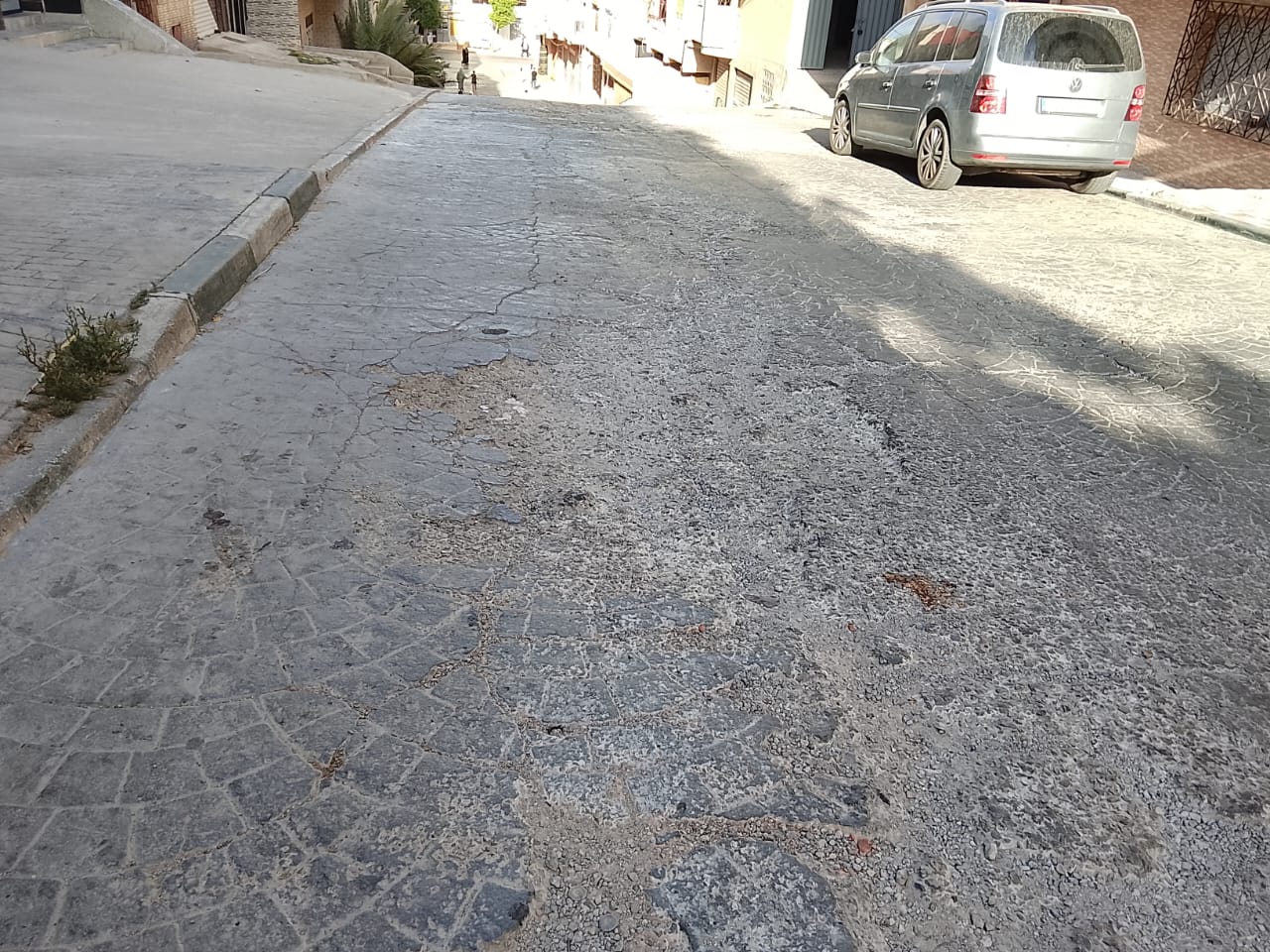 إشكالية الحفر بشارع بحي خندق الرزبوح بتطوان… سنوات من الانتظار دون إصلاح إشكالية الحفر بشارع بحي خندق الرزبوح بتطوان… سنوات من الانتظار دون إصلاح