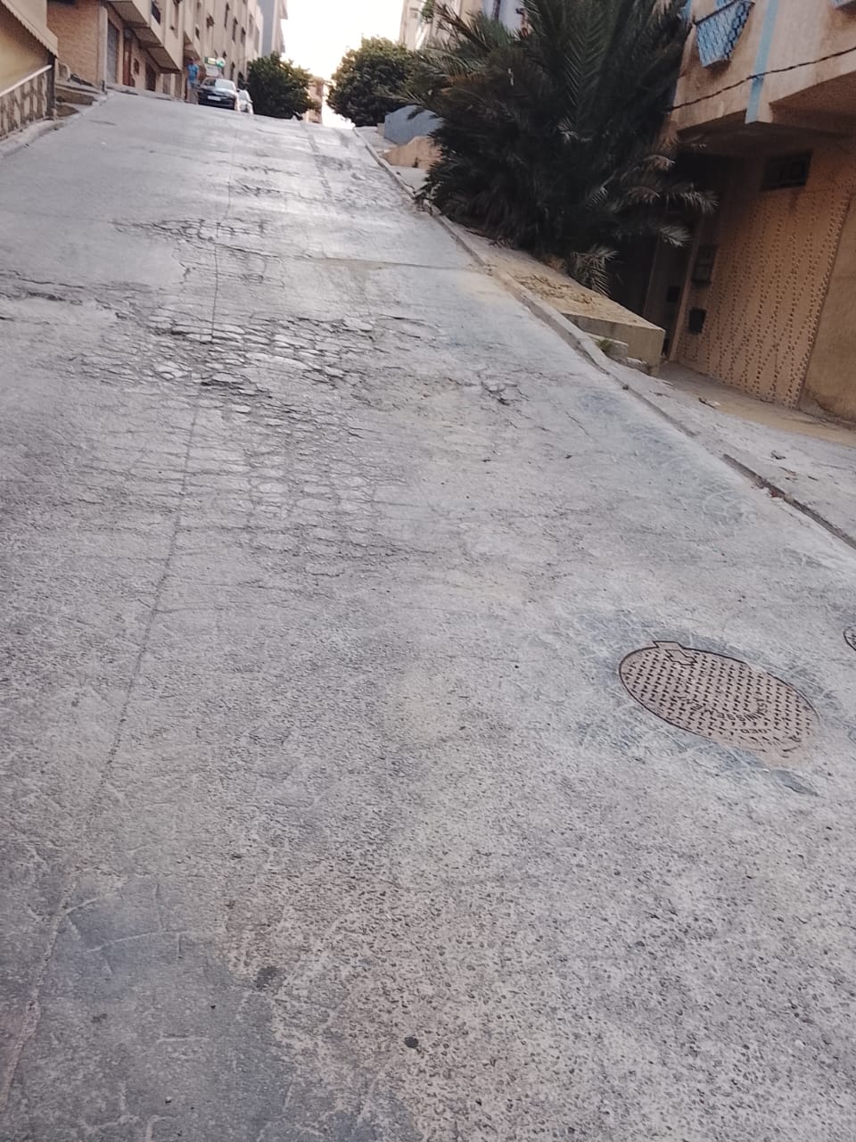 إشكالية الحفر بشارع بحي خندق الرزبوح بتطوان… سنوات من الانتظار دون إصلاح إشكالية الحفر بشارع بحي خندق الرزبوح بتطوان… سنوات من الانتظار دون إصلاح