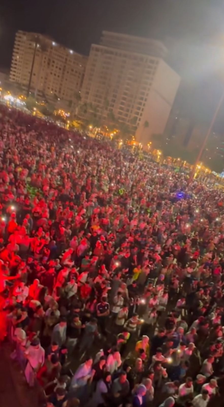 مسلم يفاجئ جمهوره في طنجة بحفل استثنائي مع فرقة موسيقية كاملة