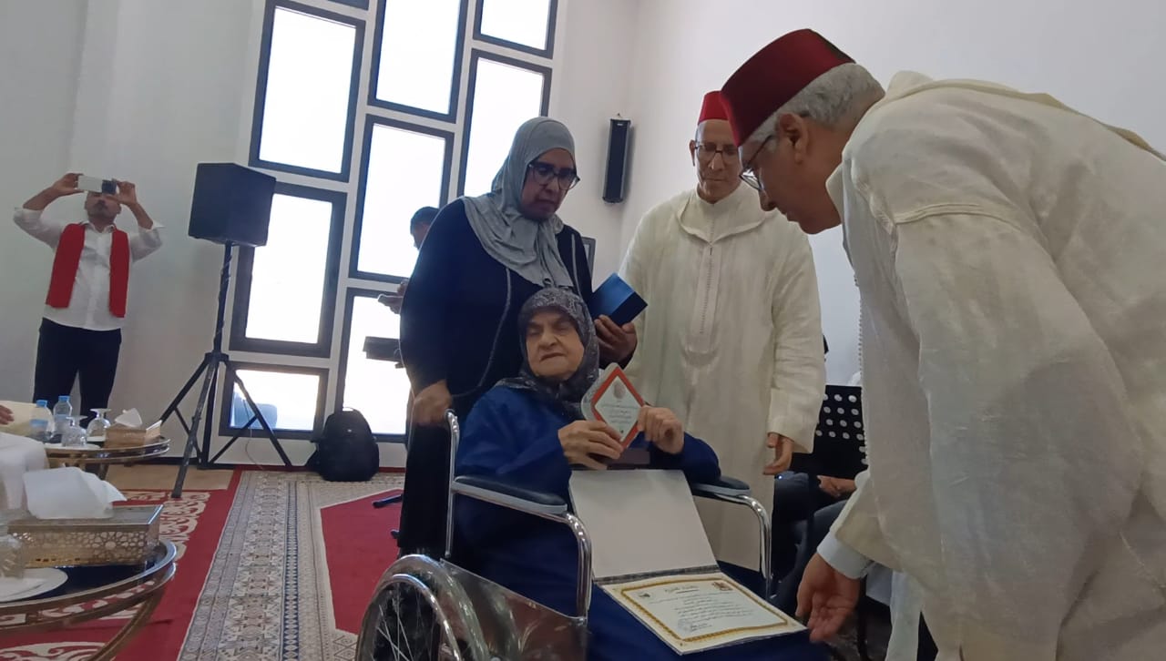 تكريم أبطال المقاومة وترميم مقبرة الشهداء بمولاي إدريس زرهون بحضور السيد عامل عمالة مكناس.