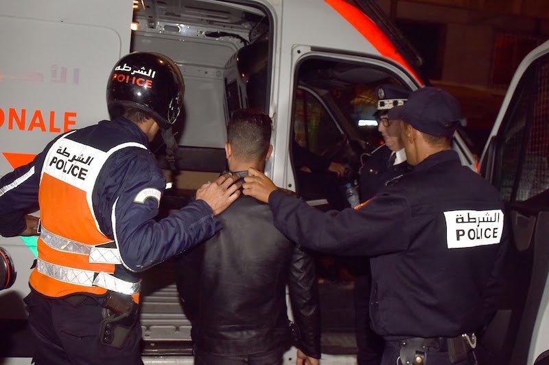 القنيطرة.. توقيف جانح قاصر للاشتباه في تورطه في محاولة السرقة من محل تجاري تحت التهديد باستخدام طرد متفجر وهمي (مصدر أمني) القنيطرة.. توقيف جانح قاصر للاشتباه في تورطه في محاولة السرقة من محل تجاري تحت التهديد باستخدام طرد متفجر وهمي (مصدر أمني)