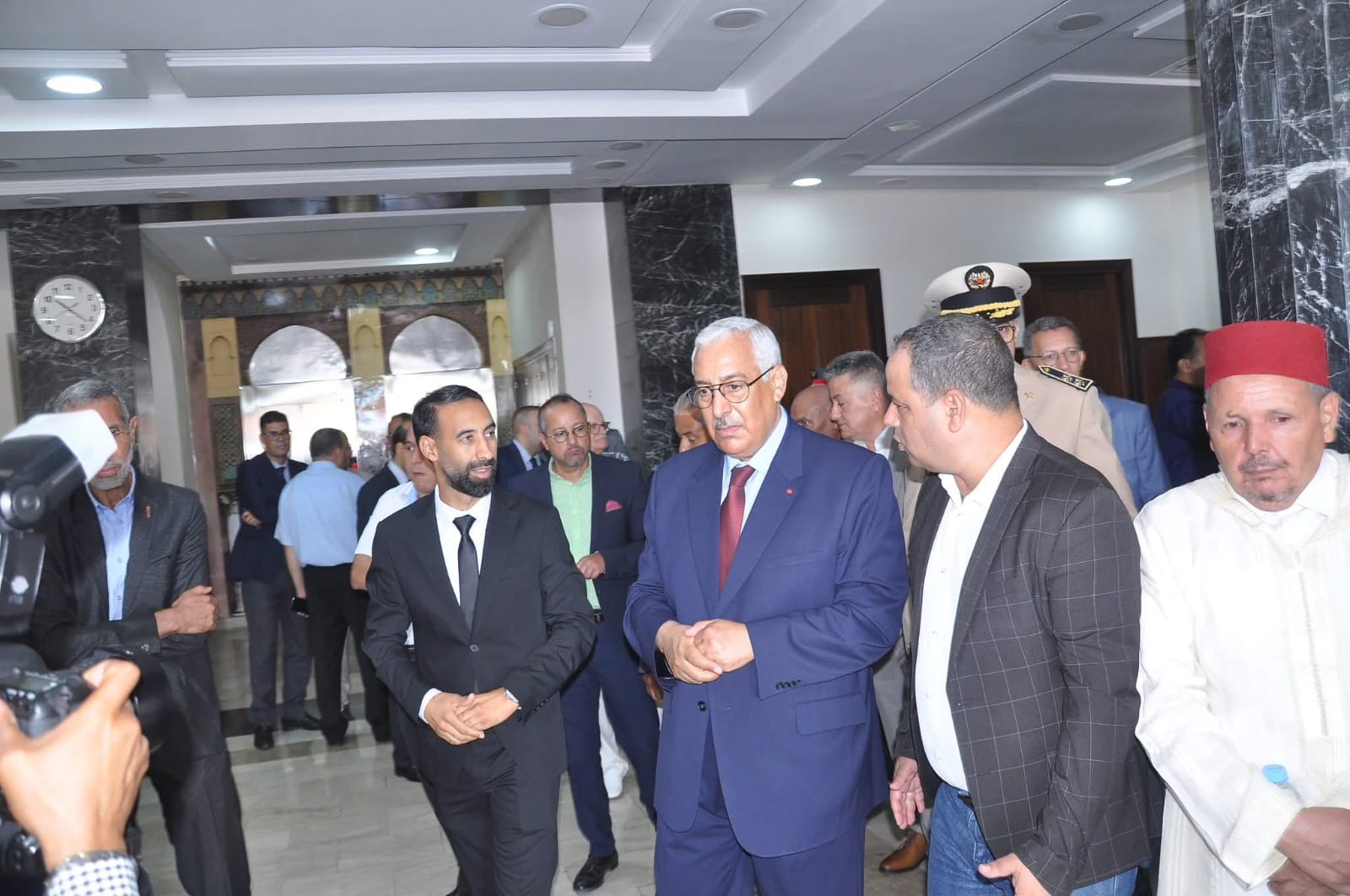 عامل عمالة مكناس يستقبل فريق النادي المكناسي لكرة السلة ويشرف على تدشين المسبح المغطى الجديد بفضاء النادي الرياضي المكناسي للسباحة . عامل عمالة مكناس يستقبل فريق النادي المكناسي لكرة السلة ويشرف على تدشين المسبح المغطى الجديد بفضاء النادي الرياضي المكناسي للسباحة .