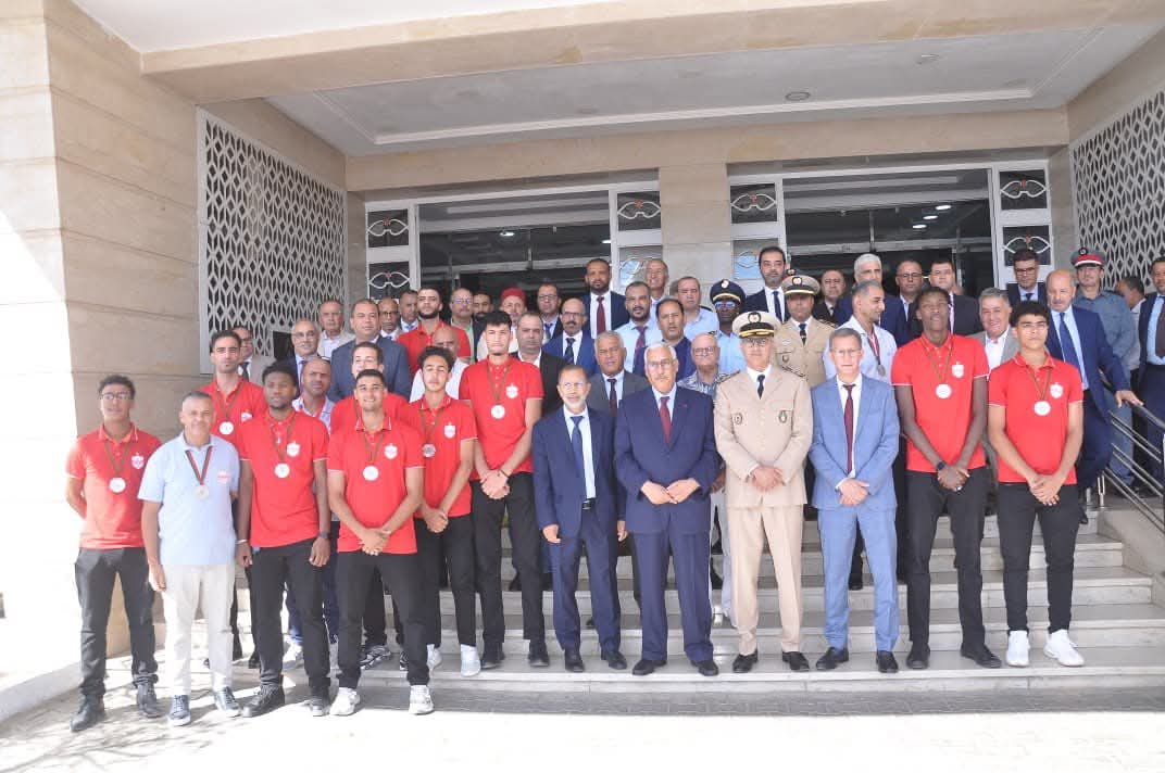 عامل عمالة مكناس يستقبل فريق النادي المكناسي لكرة السلة ويشرف على تدشين المسبح المغطى الجديد بفضاء النادي الرياضي المكناسي للسباحة .