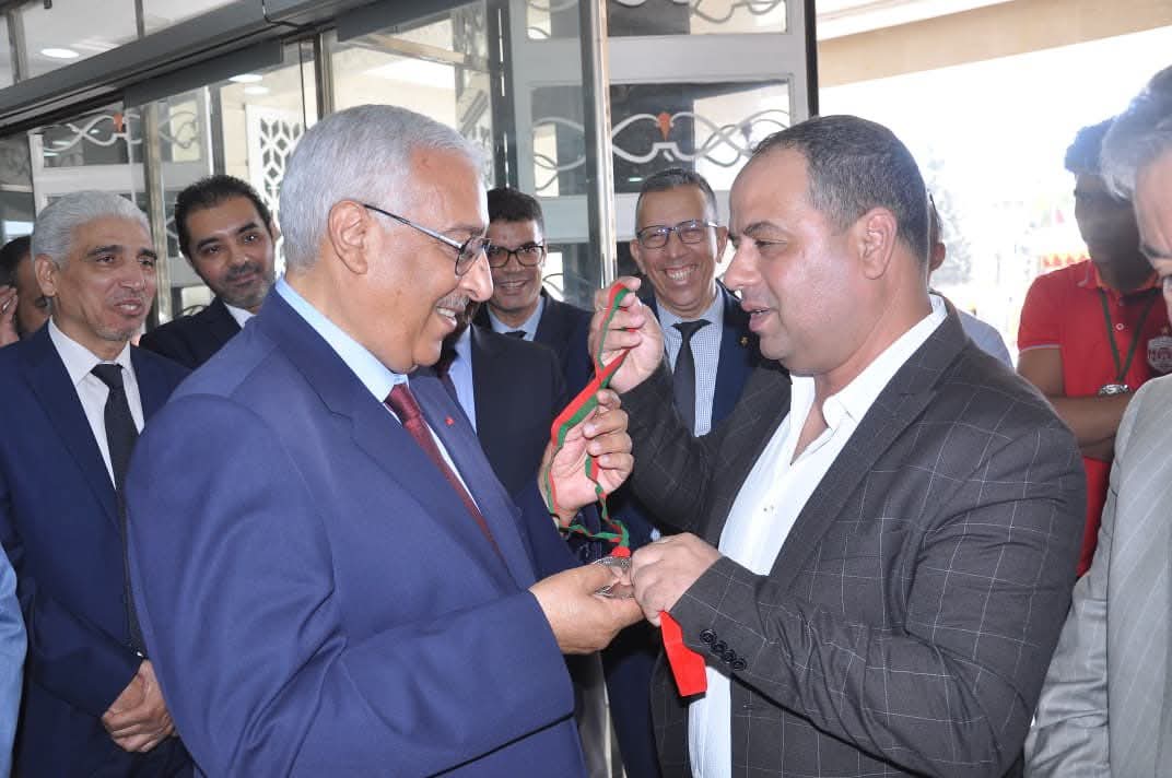 عامل عمالة مكناس يستقبل فريق النادي المكناسي لكرة السلة ويشرف على تدشين المسبح المغطى الجديد بفضاء النادي الرياضي المكناسي للسباحة . عامل عمالة مكناس يستقبل فريق النادي المكناسي لكرة السلة ويشرف على تدشين المسبح المغطى الجديد بفضاء النادي الرياضي المكناسي للسباحة .