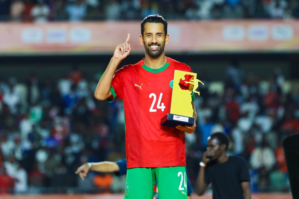 بطولة أمم إفريقيا للاعبين المحليين 2024 .. تتويج محمد ربيع حريمات بجائزة أفضل لاعب، تكريم للبطل (بورتريه)