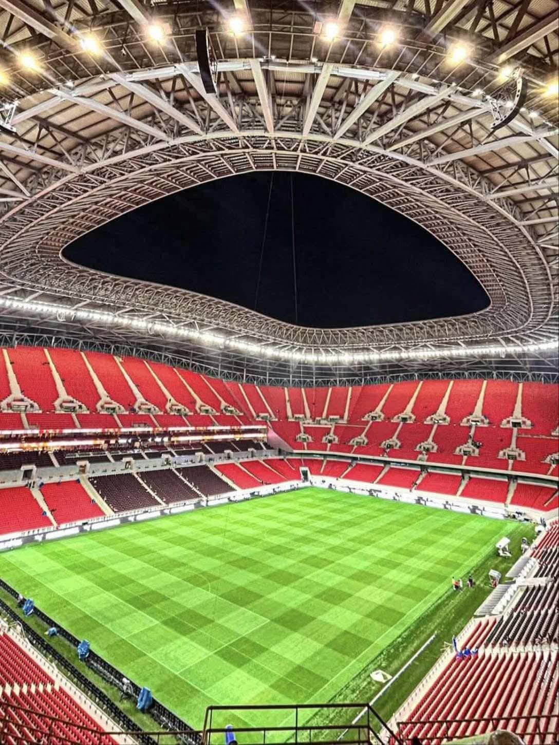 ملعب الأمير مولاي عبد الله: معلمة رياضية حديثة في قلب العاصمة ملعب الأمير مولاي عبد الله: معلمة رياضية حديثة في قلب العاصمة