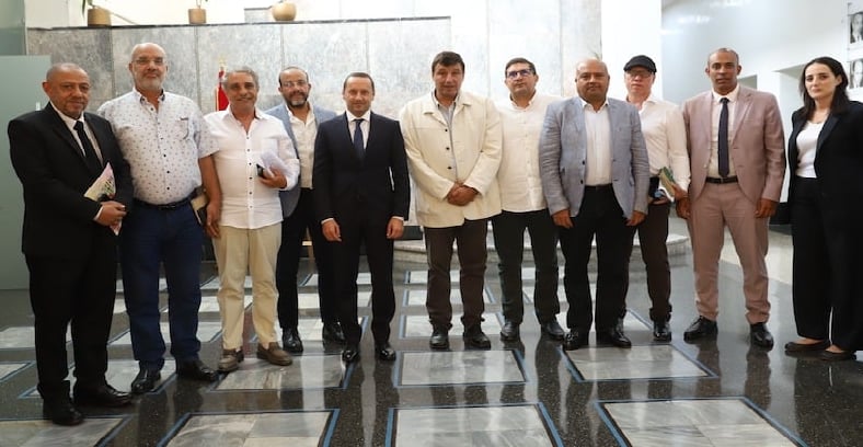 وزارة الصحة تحاور نقابات الصيادلة والصيدليات في أفق إصلاح القطاع.