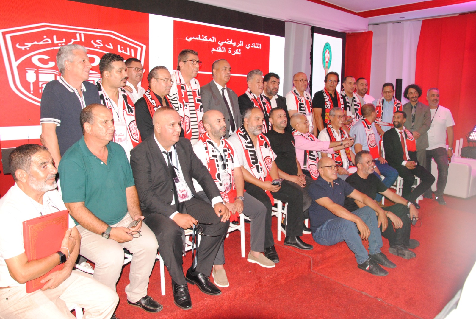 الدكتور عز الدين اليعقوبي ينتخب رئيسا للنادي المكناسي بالإجماع. الدكتور عز الدين اليعقوبي ينتخب رئيسا للنادي المكناسي بالإجماع.