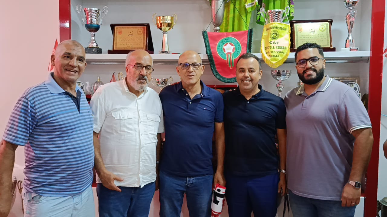 الدكتور عز الدين اليعقوبي ينتخب رئيسا للنادي المكناسي بالإجماع. الدكتور عز الدين اليعقوبي ينتخب رئيسا للنادي المكناسي بالإجماع.