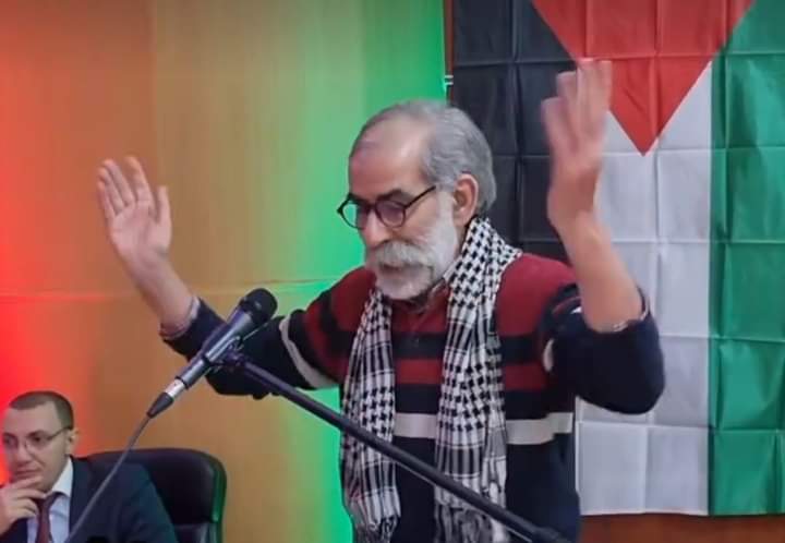 الشاعر محمد شنوف إن تراه تقول هذا زرياب الشعر وإن تسمعه تقول هذا الشعر بعينيه الشاعر محمد شنوف إن تراه تقول هذا زرياب الشعر وإن تسمعه تقول هذا الشعر بعينيه