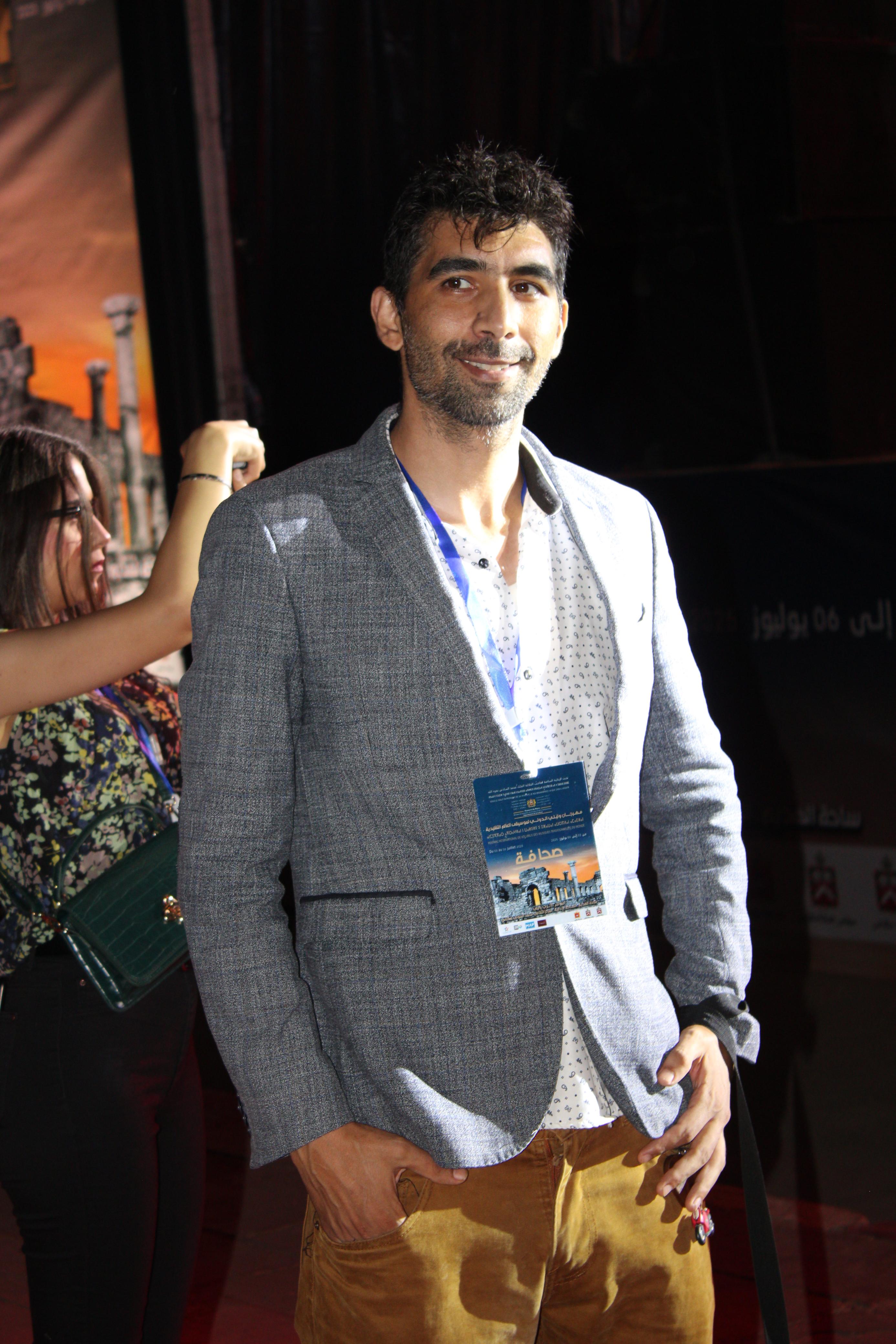 نحن الصحافيون؛ لماذا لا نكتب عن الحب؟ لنقرأها سيميائيا!