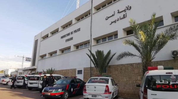 ضابط شرطة ممتاز يضع حدا لحياته بواسطة سلاحه الوظيفي داخل منزله بأكادير ضابط شرطة ممتاز يضع حدا لحياته بواسطة سلاحه الوظيفي داخل منزله بأكادير