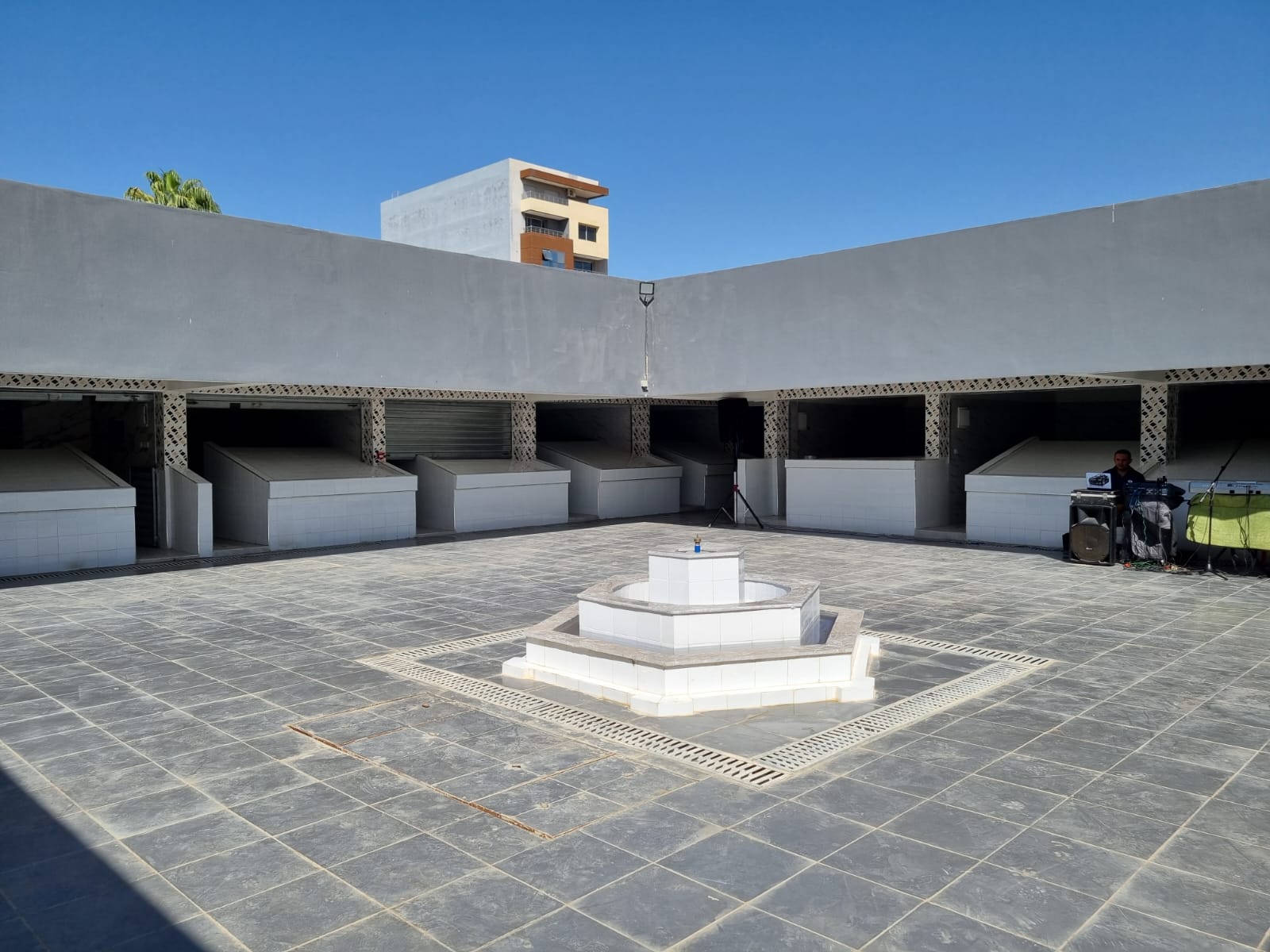 عامل إقليم الخميسات يُشرف على افتتاح سوق السمك بمعايير نموذجية عامل إقليم الخميسات يُشرف على افتتاح سوق السمك بمعايير نموذجية