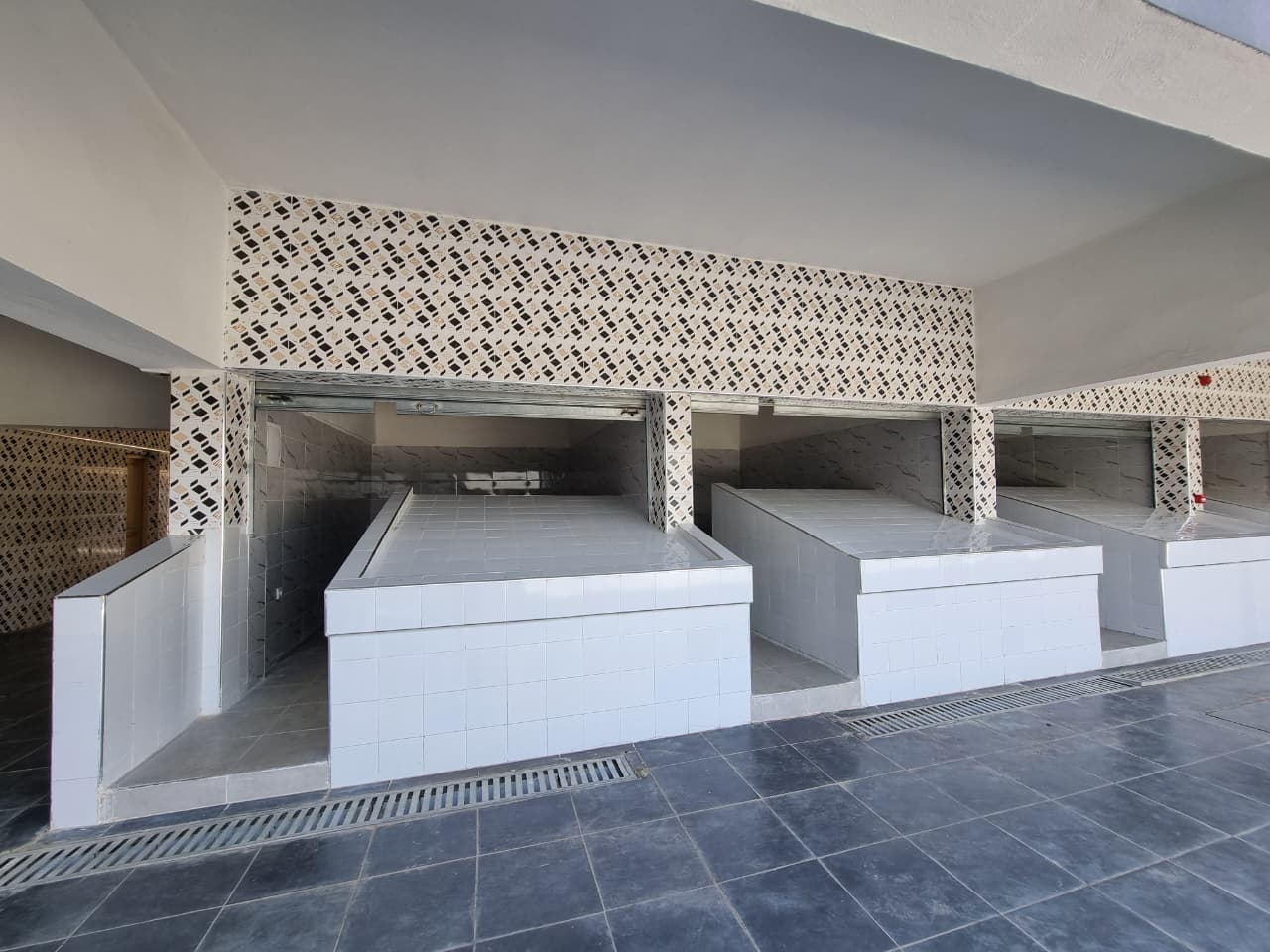 عامل إقليم الخميسات يُشرف على افتتاح سوق السمك بمعايير نموذجية عامل إقليم الخميسات يُشرف على افتتاح سوق السمك بمعايير نموذجية