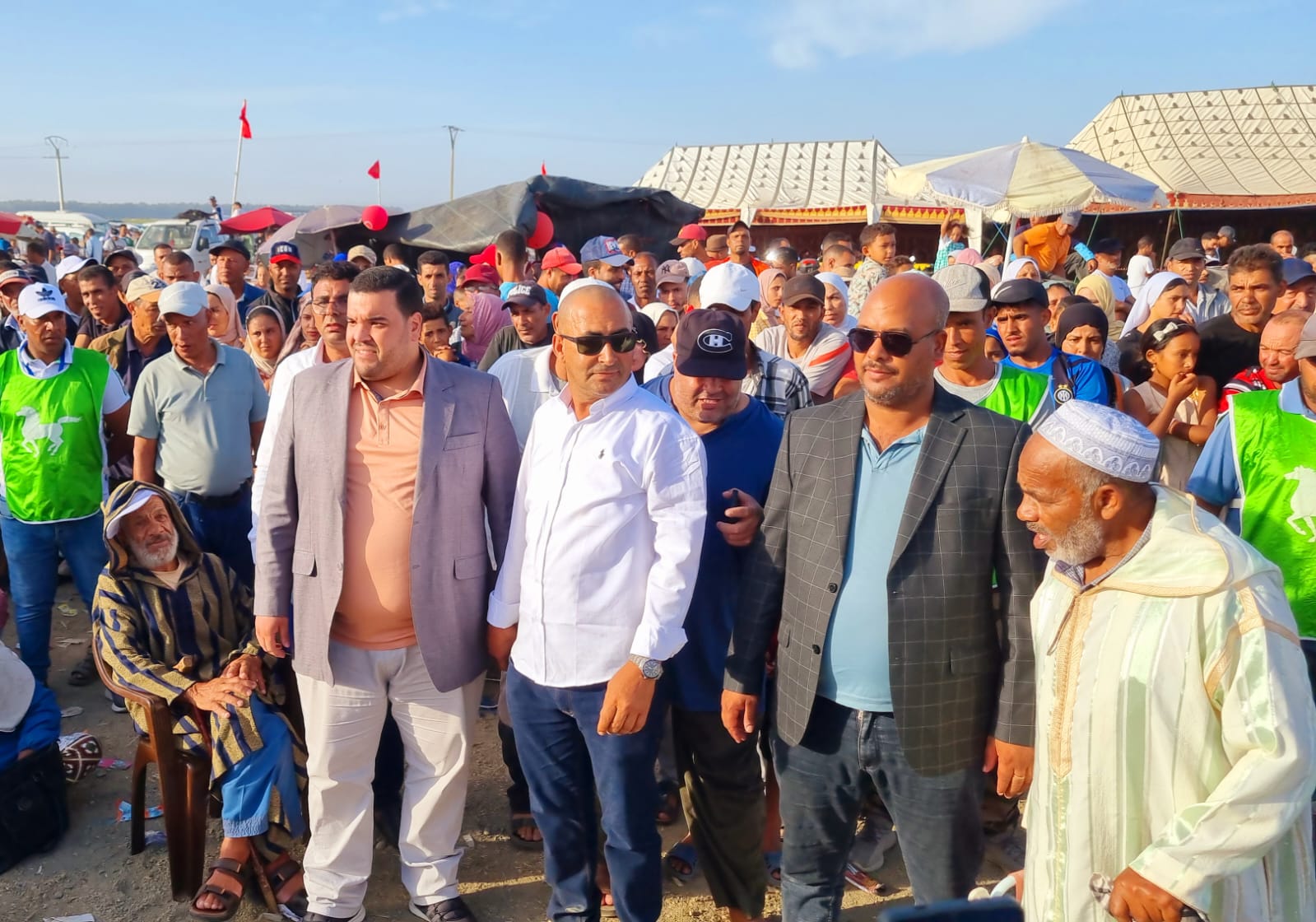 تكريم السربات المشاركة في ختام مهرجان سيدي محمد بنمنصور تكريم السربات المشاركة في ختام مهرجان سيدي محمد بنمنصور