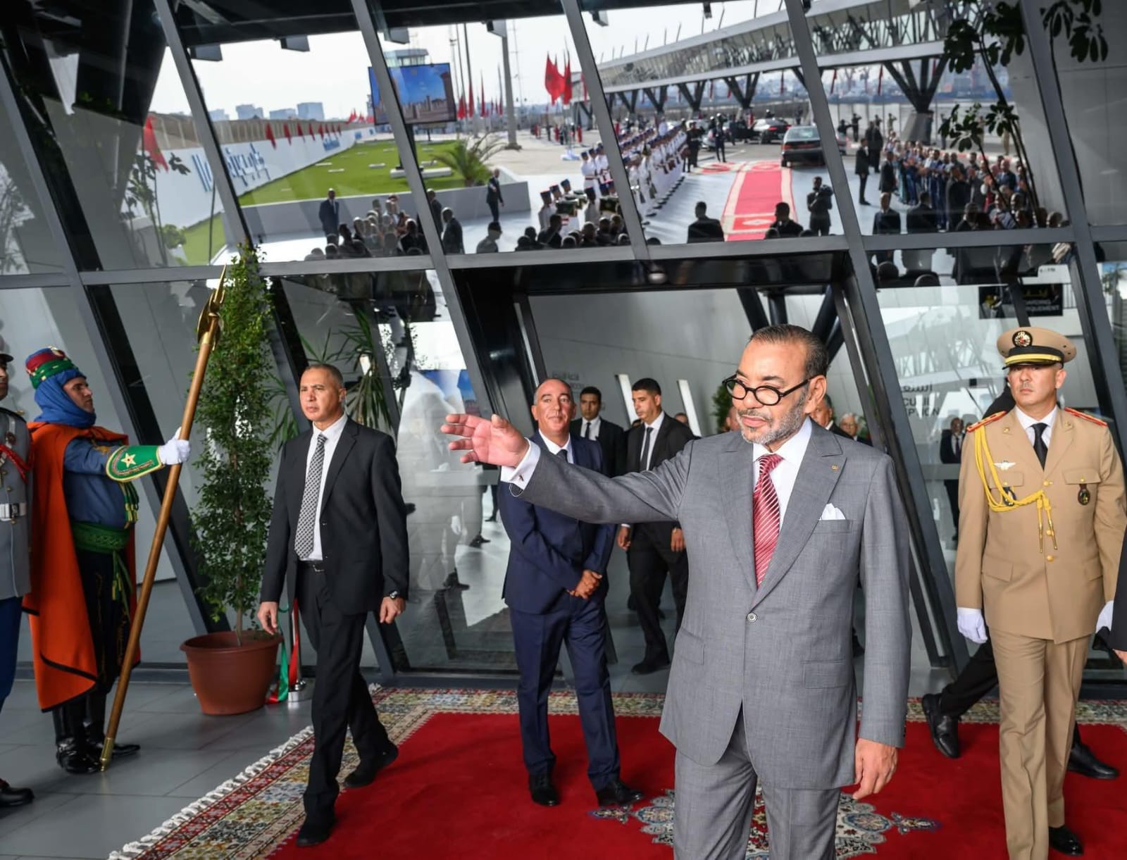 الدار البيضاء: جلالة الملك يعطي دفعة قوية لتحديث المركب المينائي باستثمارات تفوق 5 مليارات درهم الدار البيضاء: جلالة الملك يعطي دفعة قوية لتحديث المركب المينائي باستثمارات تفوق 5 مليارات درهم