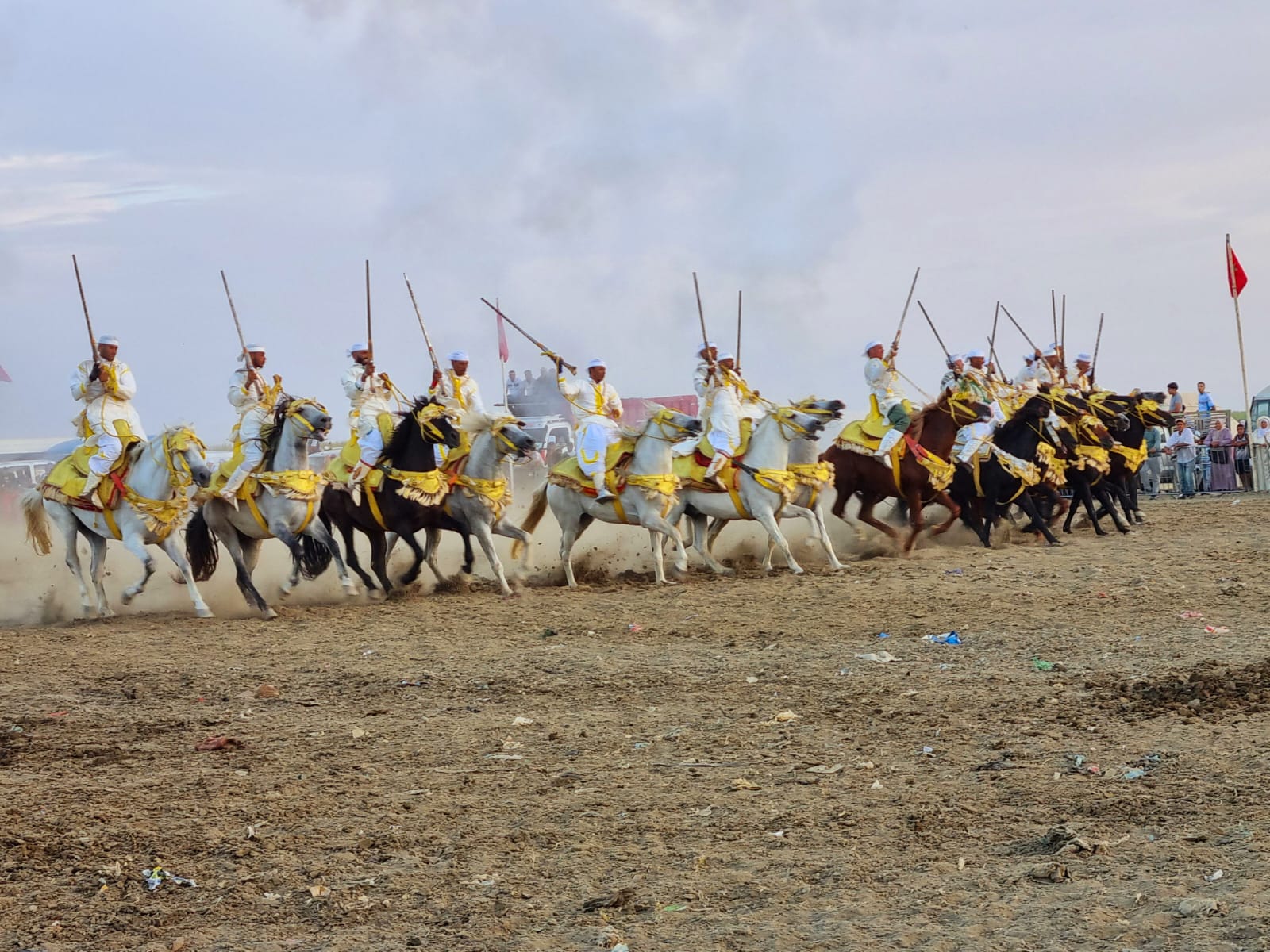 تكريم السربات المشاركة في ختام مهرجان سيدي محمد بنمنصور