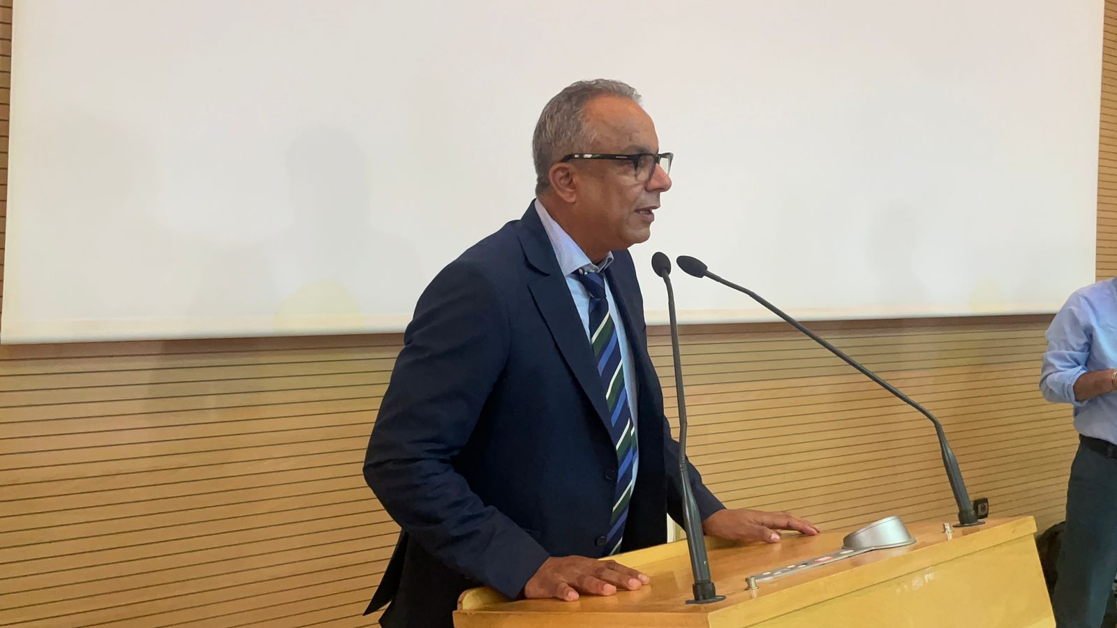 الأمانة الإقليمية لحزب جبهة القوى الديمقراطية بمكناس تنظم لقاء تواصليا بالقاعة الكبرى بمركب الأوقاف والشؤون الإسلامية