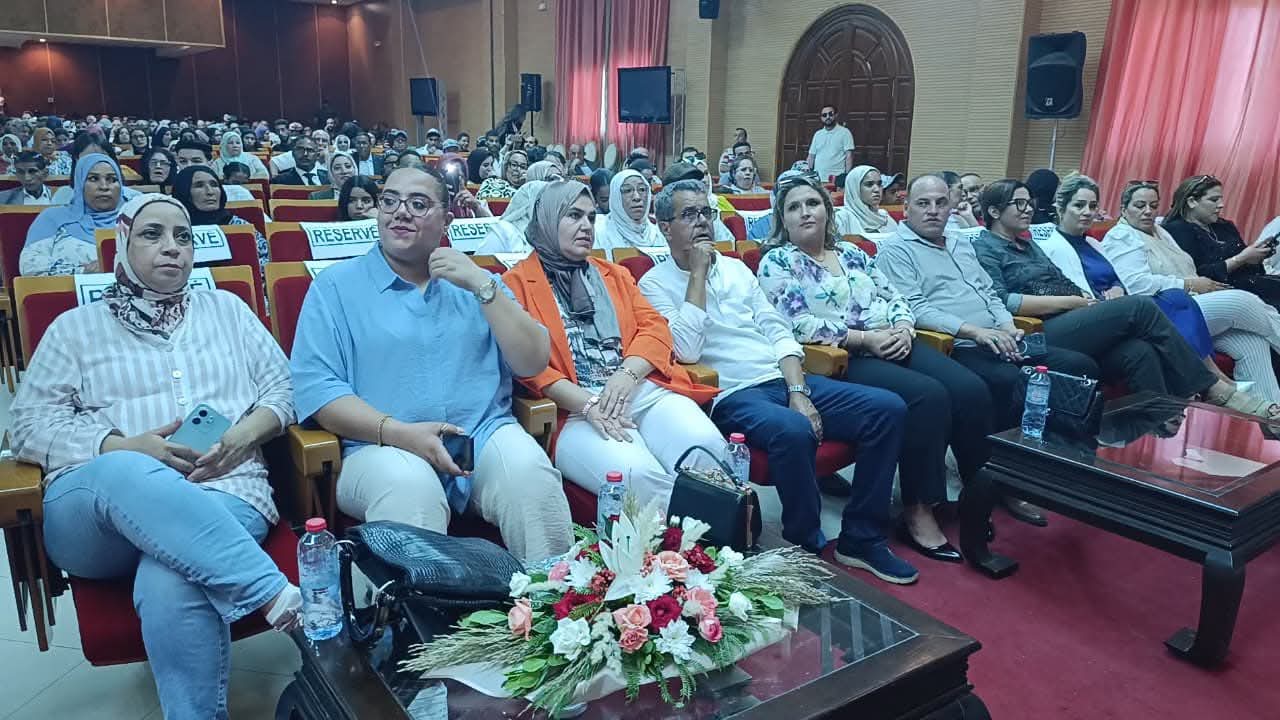 الأمانة الإقليمية لحزب جبهة القوى الديمقراطية بمكناس تنظم لقاء تواصليا بالقاعة الكبرى بمركب الأوقاف والشؤون الإسلامية